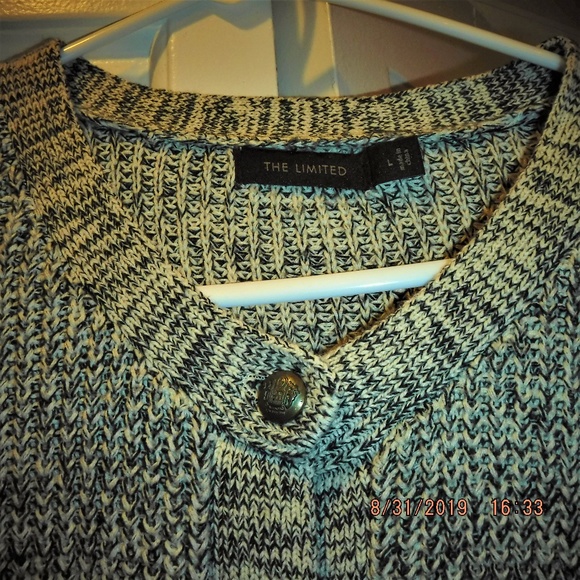 Button down sweater - Picture 2 of 3